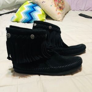 MinnieTonka Moccasin boots